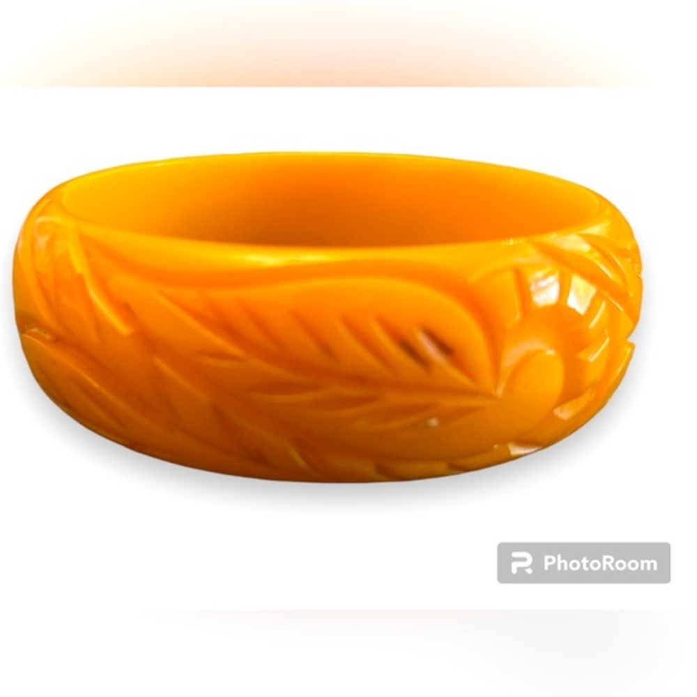 Vintage Deep Carved Butterscotch Bakelite Bangle 1930s